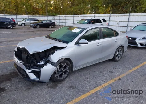 2021 Kia Forte Lxs z USA, uszkodzony, nr VIN 3KPF24AD2ME352667